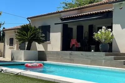 Image de Villa contemporaine entre Avignon et St Rémy de Provence avec piscine privée