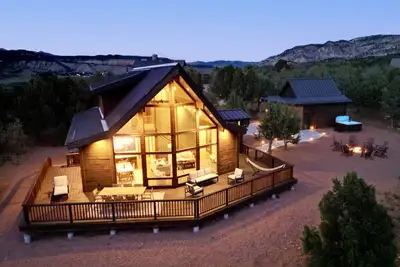 Image de White Cliffs Vista, Panoramic Views, Hot Tub, Epic Views!