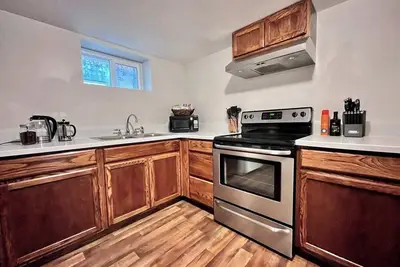 Image de University Cottage Suite | Block to Um & River