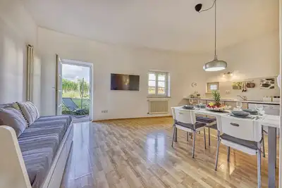 Image de Centrally located apartment with garage & small outdoor area