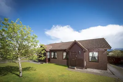 A delightfully cosy Highland retreat with 4 star quality, comfort and style for 4-6 guests.