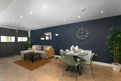 Image de Stylish Seaside Escape | Sleeps 6 + Parking
