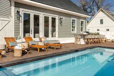 Image de 12 Bedroom Compound | 38 Guests | Private Pool