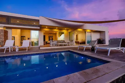 Image de Spectacular Villa Bella Luna, Island and Ocean View, near beaches, sleeps 6.