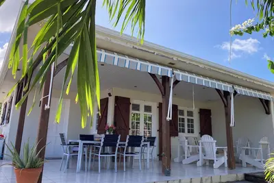 Image de Villa Soleil \nSituée dans un quartier résidentiel calme, serein