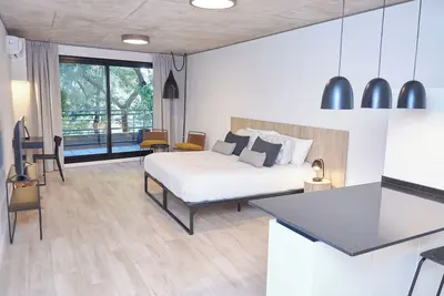 Image de Discover the Enchantment of Miramar: Room for 3 people
