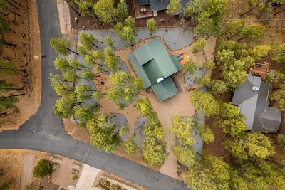 Cozy Pinetop Cabin – Dog-Friendly Getaway on Spacious Fenced Corner Lot!