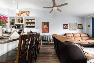 Image de Alaskan Wildflower Townhome [2]