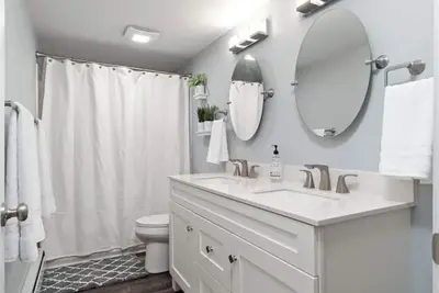 Image de The Gilded Alaskan Venture Home [A]