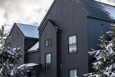 Image de Alpenglow Haus - A Gilded Mountain Retreat