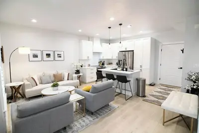 Image de Whitewater Getaway-Charming 3-bedroom townhome with WiFi, Ac in brilliant Boise