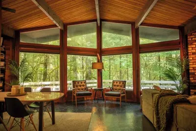 Mid-Century Cabin Hideaway - Hot Tub & Fire Pit