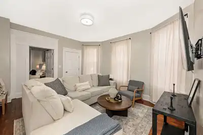 Image de Spacious 6-bedroom apartment in amazing Cleveland with WiFi, Ac