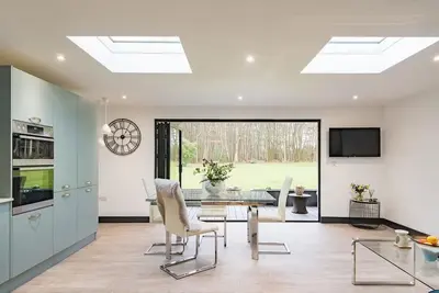 Image de Little Seven Oaks is a one bedroom country retreat set in an ancient woodland. \n\n