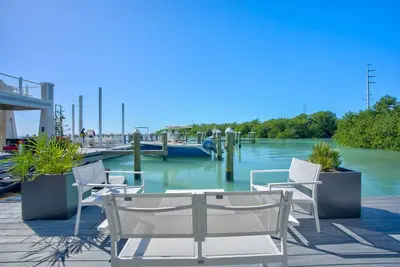 Oceanfront Views 2 Story Home Marina & Pool