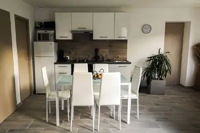 Image de Appartement, idéal pour vacanciers ou travailleurs, 10min sortie autoroute