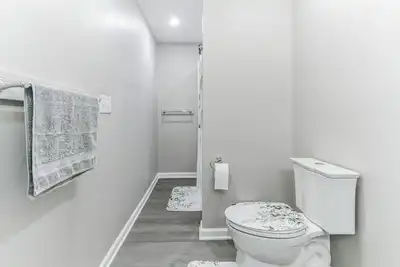 Image de Charming 2-bedroom house in delightful Bloomington with WiFi, Ac