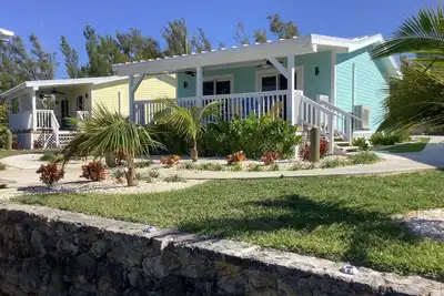 Cozy private green studio cottage on water free floating dock at your doorstep