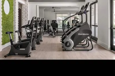 Image de \"Relax in Style\":Charming 2-Bed, 2-Bath Getaway Perfect for Families of Couples!