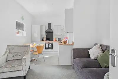Image de Flat 2 - Lovely apartment close to shops and public transport.