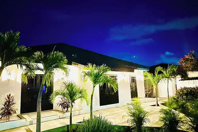 Image de Luxury 1-bed, 1-bath apt just 3 minutes walk to the beach in an exclusive area.