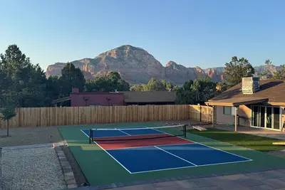 Image de Sedona House with Backyard Pickleball Court
