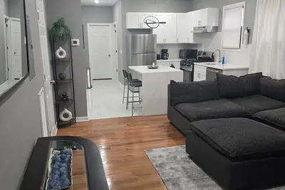 Image de Luxurious 2-bedroom apartment with WiFi, Ac in tranquil Irvington