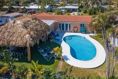 Image de Villa in Fort Lauderdale Waterfront Heated Salt Pool Tiki Free Ev charging Kayak