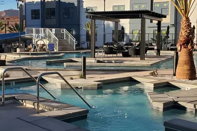 Image de Brand new exquisite 2-bedroom condo with water park in St. George/Hurricane.