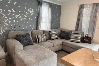 Image de “Cozy Bradenton Cottage: near Img academy/smart tv/fireplace/canopy bed tv! ! !