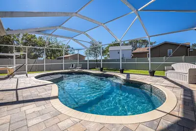 The Largo Luxe Escape - Heated Pool