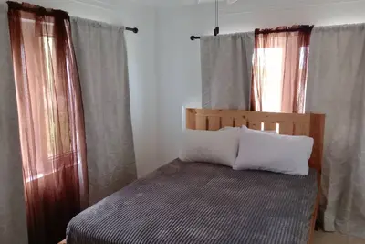 Image de Charming 2-bedroom apartment on Crockett Drive/Roderick Corner