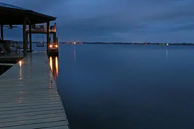 Image de Amazing 4 Bedroom Lake Front Home on Kingsley Lake with Screened in Patio