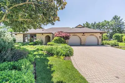 Image de Huge Schaumburg 5 br/3. 5ba w/ bonus rooms/office