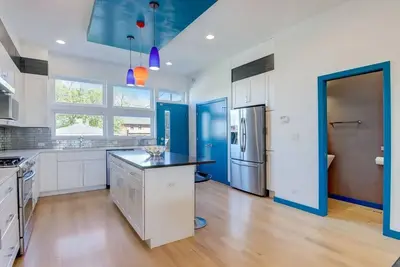 Image de 🌟 Modern Humboldt Park 5-Bed, 3. 5-Bath Home 🌟