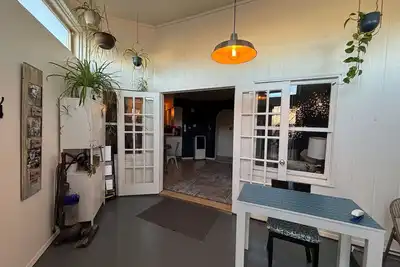 Image de Historic Bakery Storefront-Private Yard & Laundry