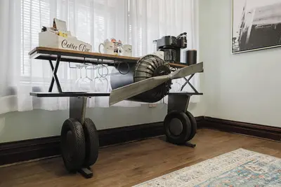 Image de Sr Pilot Earhart Hangar Suite; 2 br K &Q, 1 Ba