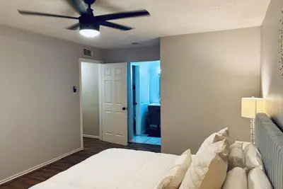 Image de Cozy 2bd/2ba condo in Fantastic location close to Nrg Stadium/ Med Center/Rice.