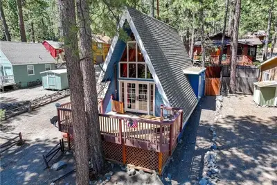 Image de Enchanting cabin in Wrightwood near Mountain High Ski resort