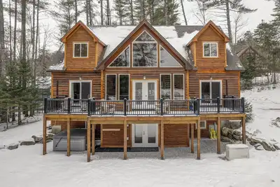 Image de Sunday River Chalet- 5 Bedroom Chalet minutes to Sunday River with Hot Tub!