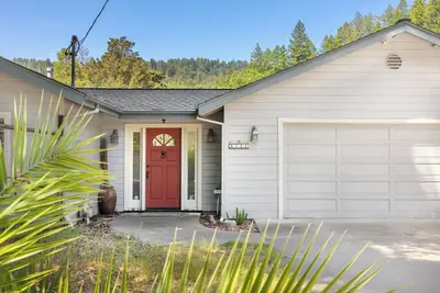 Image de Ben Lomond Mediterranean Villa with full sun, spa, and spacious yard