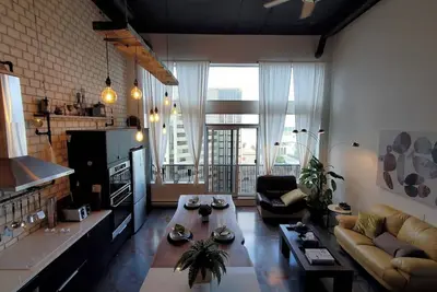 Image de Gorgeous 2 Bed/Bath Loft Downtown