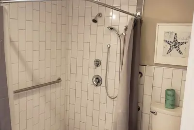 Image de Bright & Inviting 2-Bd Apartment with Wi-Fi and Free Parking- 2103