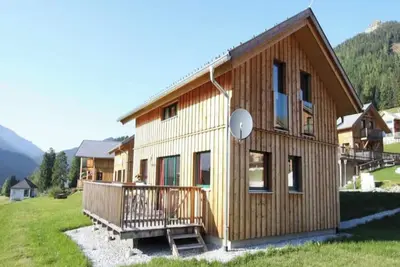Image de Chalet spacieux avec sauna et bain à remous