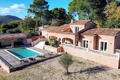 Image de Épatante Villa de la Colline surplombant la vallée