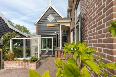Image de Belle maison de vacances privée avec Wifi, bain à remous, climatisation, Tv, patio, parking
