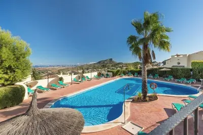 Image de Quiet ground floor 3 bedroom apartment - private patio - pools with jacuzzi