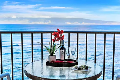 Image de Mesmerizing oceanfront condo with expansive views