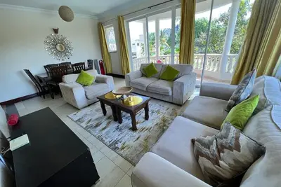 Image de Chic 2-bedroom apartment with Ac, Wifi and Swimming Pool accessibility.