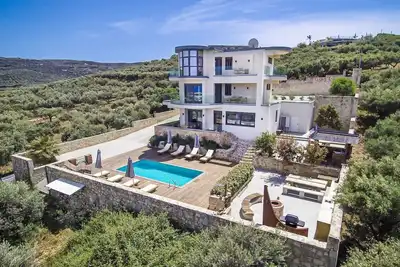 Image de Villa Naruto | Private Apartment with Shared Pool